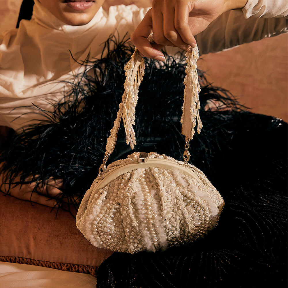 Veira Soft Pouch Pristine Ivory With Handle